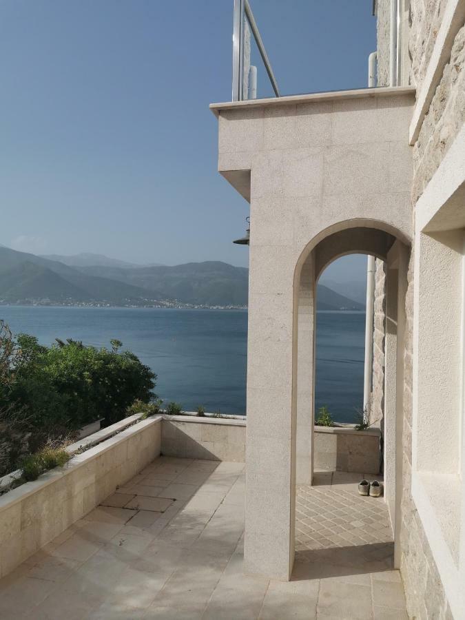 Leut Montesol Tivat 别墅