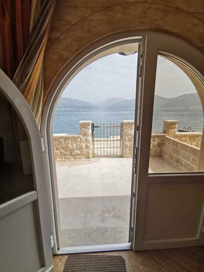 Leut Montesol Tivat 别墅